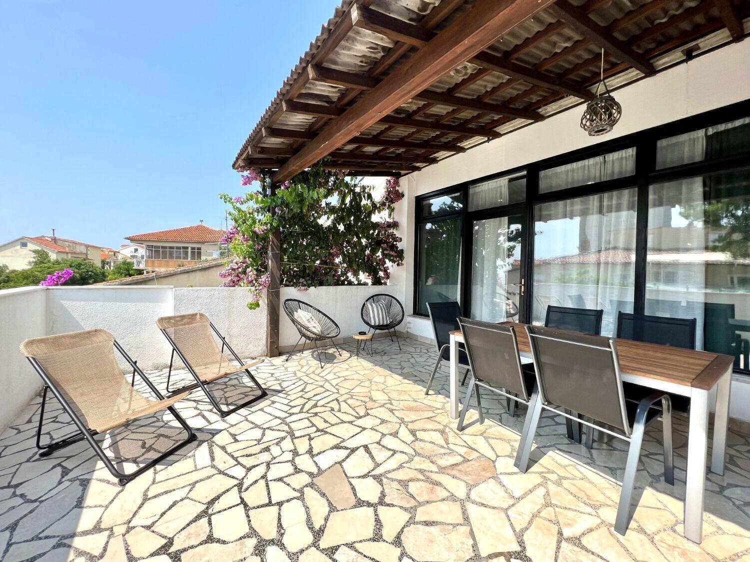 Apartment Denis - Great Location & Large Terrace Makarska Dış mekan fotoğraf
